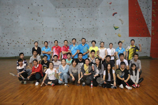 十大买球官网院直党支部与“结对”学生党支部羽毛球友谊赛顺利举行