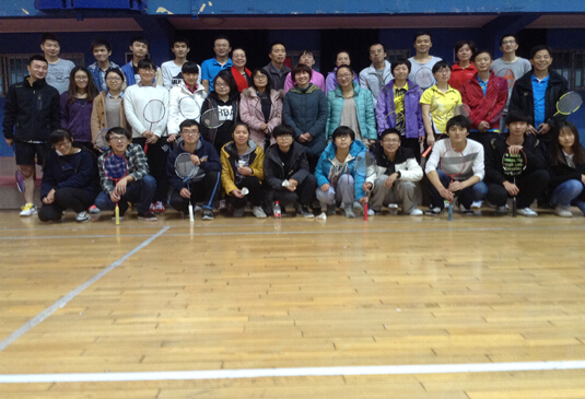 十大买球官网师生羽毛球友谊赛顺利举行