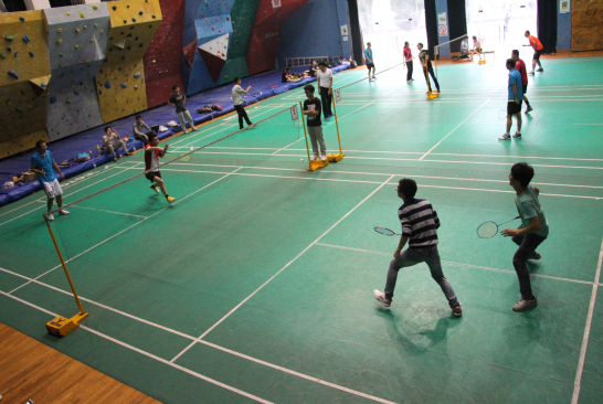 十大买球官网院直党支部与“结对”学生党支部羽毛球友谊赛顺利举行