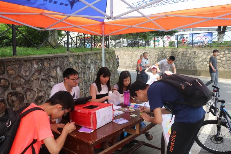 十大买球的正规网站“怀感恩之心，报三春之晖”感恩母亲节志愿活动顺利举办