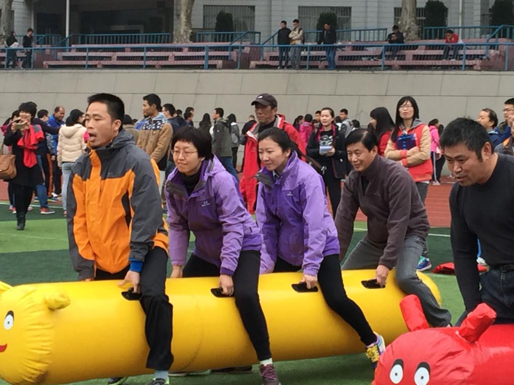 十大买球官网职工踊跃参加2015年秋季运动会