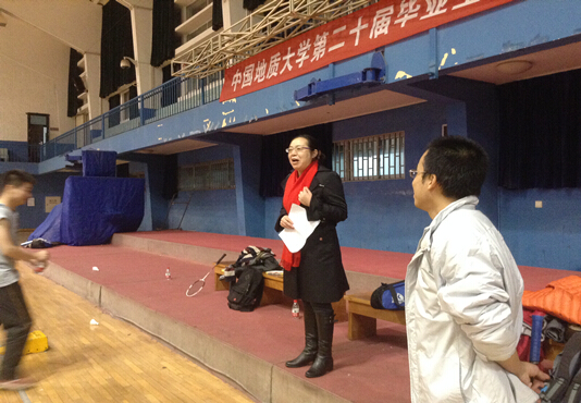 十大买球官网师生羽毛球友谊赛顺利举行