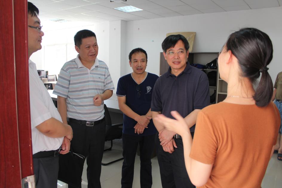 省人社厅副厅长董长麒调研十大买球官网学生实习实训工作