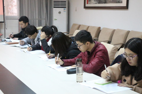 【两学一做】学院党委书记侯志军带领十大买球官网学生干部学习习近平在高校思想政治工作会议上的讲话精神