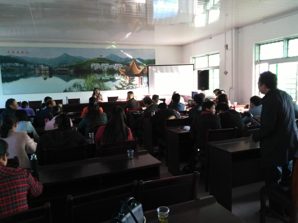 十大买球官网“理论热点面对面”专家组赴乌云山村进行心理帮扶 十大买球官网“理论热点面对面”专家组赴乌云山村进行心理帮扶