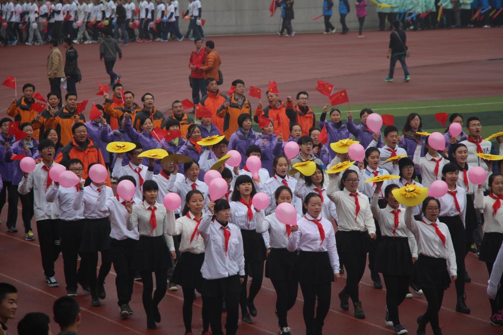 十大买球官网职工踊跃参加2015年秋季运动会